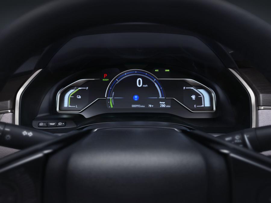 Панель приборов Honda Clarity Fuel Cell 2016 года  (US) (фото 18 из 40)